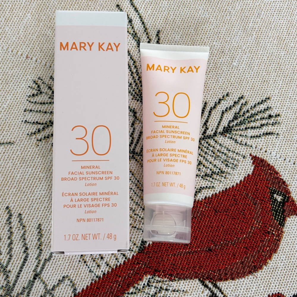 Mary Kay Mineral Facial Sunscreen SPF 30 - White and Orange